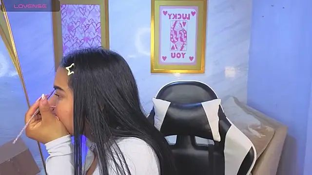 Snapshot of Paulette_v chatting on 19, 3, 2026 Paulette v online show from 19, 3, 2026