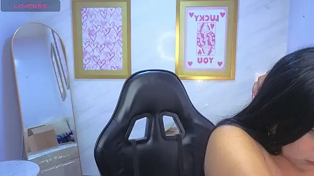 Snapshot of Paulette_v chatting on 20, 3, 2026 Paulette v online show from 20, 3, 2026