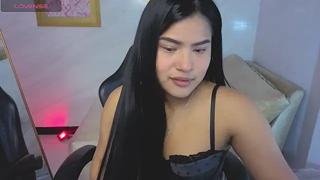 Snapshot of Paulette_v chatting on 6, 4, 2026 Paulette v online show from 6, 4, 2026