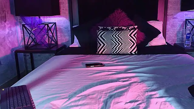 Bella Smiith  online show from 10, 2, 2025