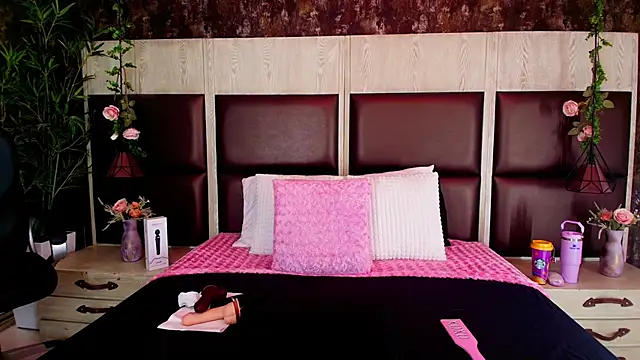 Bella Smiith  online show from 8, 11, 2025