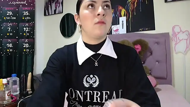 Emmie Hot online show from 24, 10, 2025