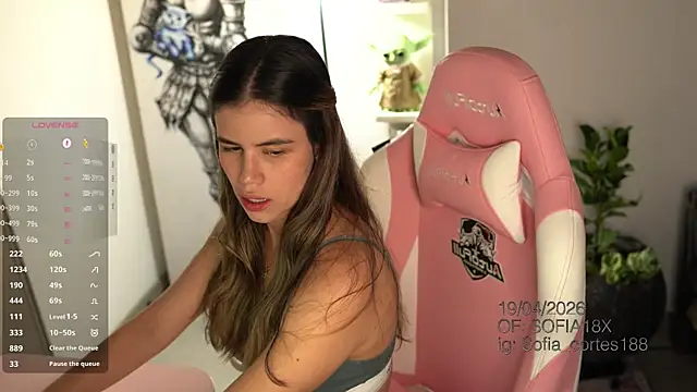 Snapshot of tatiana__cortes18 chatting on 19, 4, 2026 tatiana cortes18 online show from 19, 4, 2026