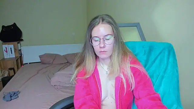 EmilyPaw online show from 21, 2, 2025