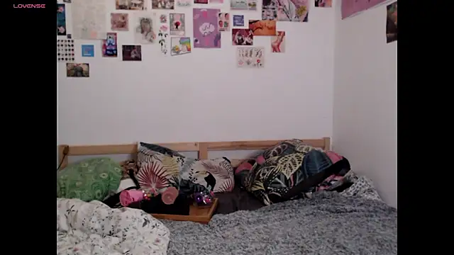 Snapshot of AdorahB3ll3 chatting on 16, 12, 2025 AdorahB3ll3 online show from 16, 12, 2025