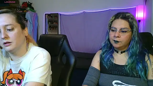 Snapshot of Evelan420 chatting on 8, 5, 2026 Evelan420 online show from 8, 5, 2026