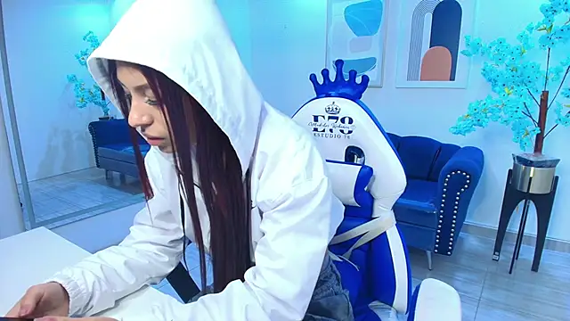 Snapshot of Charlotte_ethan chatting on 11, 11, 2025 Charlotte ethan online show from 11, 11, 2025