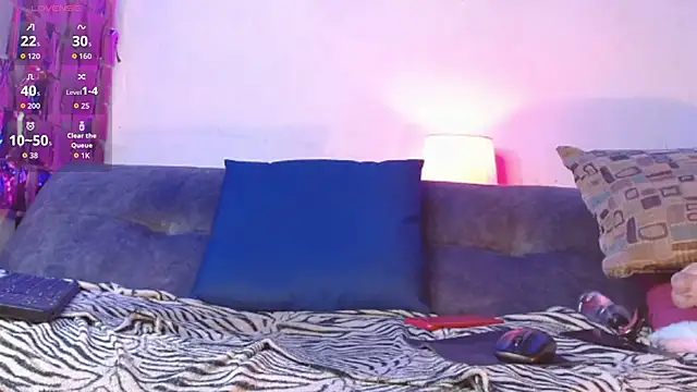 izan 20 online show from 18, 11, 2025