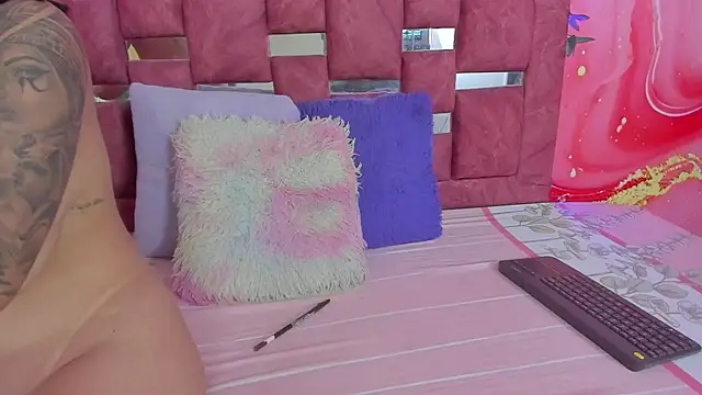 scarlett  evans  online show from 9, 7, 2026