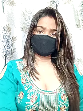 Snapshot of Simran-001 chatting on 8, 7, 2026 Simran-001 online show from 8, 7, 2026