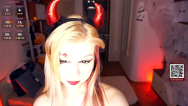 Snapshot of LynetHakes chatting on 31, 10, 2025 LynetHakes online show from 31, 10, 2025