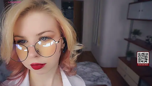 Snapshot of LynetHakes chatting on 26, 11, 2025 LynetHakes online show from 26, 11, 2025