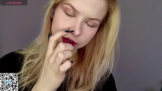 Snapshot of LynetHakes chatting on 28, 3, 2026 LynetHakes online show from 28, 3, 2026