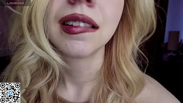 Snapshot of LynetHakes chatting on 11, 4, 2026 LynetHakes online show from 11, 4, 2026