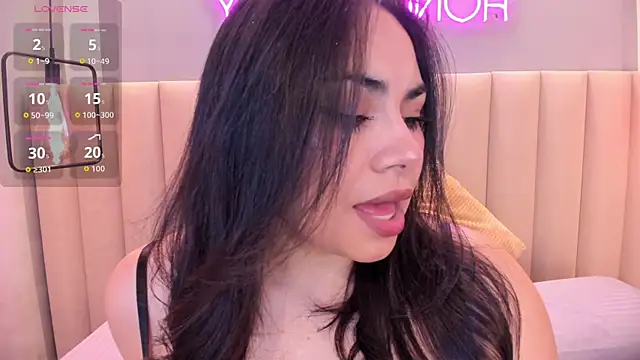 Snapshot of Naomymonroe_ chatting on 17, 6, 2026 Naomymonroe online show from 17, 6, 2026