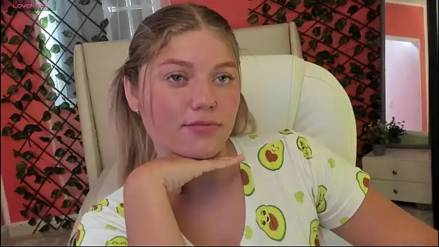 Snapshot of alaia_greyy chatting on 12, 5, 2026 alaia greyy online show from 12, 5, 2026