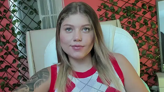 Snapshot of alaia_greyy chatting on 14, 6, 2026 alaia greyy online show from 14, 6, 2026
