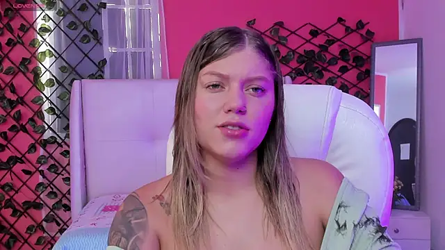 Snapshot of alaia_greyy chatting on 25, 6, 2026 alaia greyy online show from 25, 6, 2026