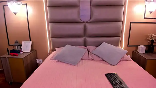 CAYLINCOLLINS online show from 26, 2, 2025