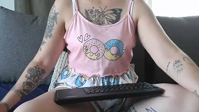 Snapshot of bunnyfox420 chatting on 7, 7, 2026 bunnyfox420 online show from 7, 7, 2026