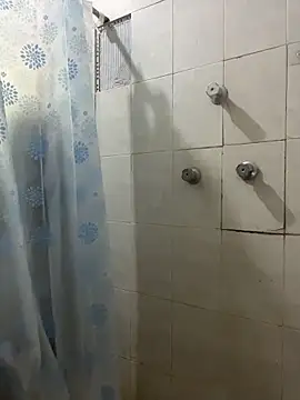 Snapshot of paullliliu chatting on 12, 10, 2025 paullliliu online show from 12, 10, 2025