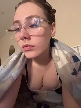 Molli Luv online show from 6, 11, 2025