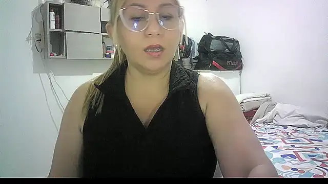 Snapshot of mariana0x chatting on 17, 5, 2026 mariana0x online show from 17, 5, 2026