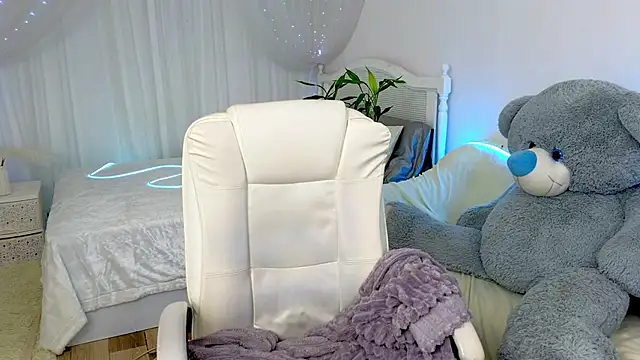 Donna Sun online show from 9, 3, 2025