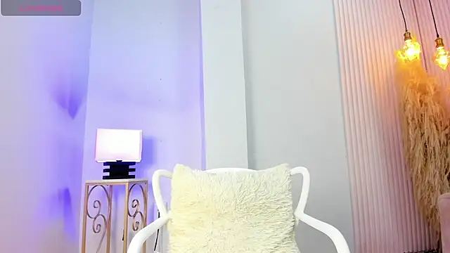 Snapshot of alana_rossetti chatting on 8, 4, 2026 alana rossetti online show from 8, 4, 2026