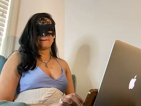 Snapshot of desiiiinigal chatting on 1, 4, 2026 desiiiinigal online show from 1, 4, 2026