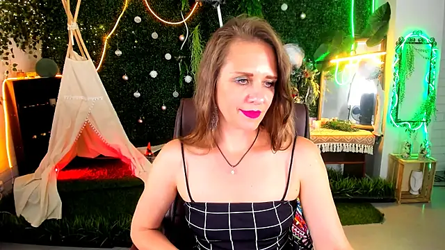 Snapshot of EmiliaBedy chatting on 6, 7, 2026 EmiliaBedy online show from 6, 7, 2026