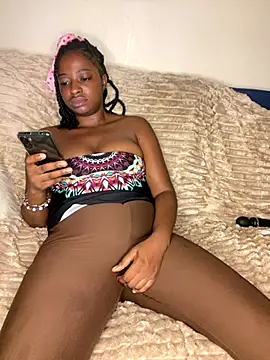 Boneca25 online show from 19, 12, 2025