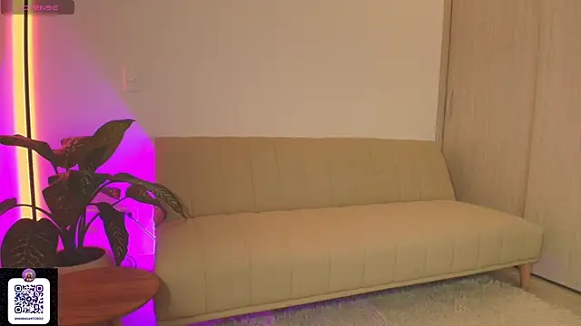 Mara Santoro online show from 7, 11, 2025