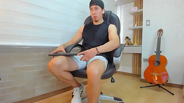 Snapshot of Tombarden chatting on 25, 11, 2025 Tombarden online show from 25, 11, 2025