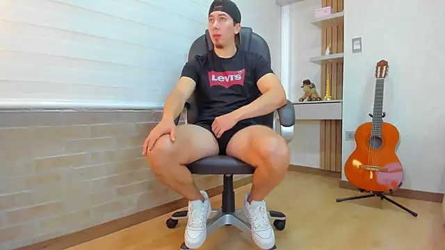 Snapshot of Tombarden chatting on 27, 11, 2025 Tombarden online show from 27, 11, 2025