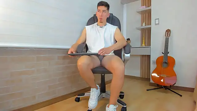 Snapshot of Tombarden chatting on 18, 12, 2025 Tombarden online show from 18, 12, 2025