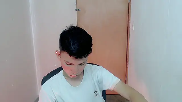 Snapshot of Alexxx_lov chatting on 10, 9, 2025 Alexxx lov online show from 10, 9, 2025