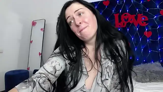 JacquelineElle online show from 15, 2, 2025