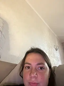 Snapshot of DearAlise chatting on 8, 10, 2025 DearAlise online show from 8, 10, 2025