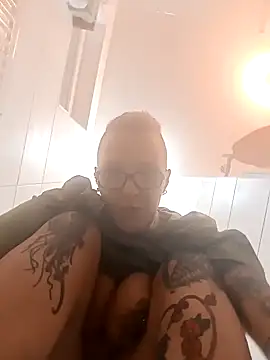 Snapshot of Astrid-Gilbert chatting on 3, 2, 2025 Astrid-Gilbert online show from 3, 2, 2025