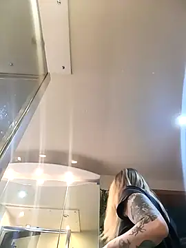 Snapshot of Astrid-Gilbert chatting on 19, 3, 2025 Astrid-Gilbert online show from 19, 3, 2025