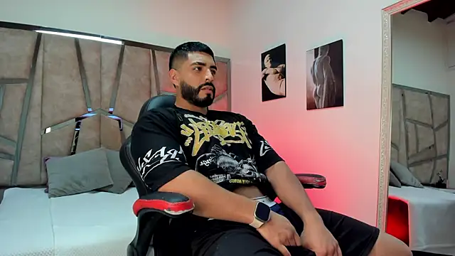 Snapshot of LeandroRusso chatting on 9, 2, 2025 LeandroRusso online show from 9, 2, 2025