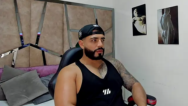 Snapshot of LeandroRusso chatting on 7, 3, 2025 LeandroRusso online show from 7, 3, 2025