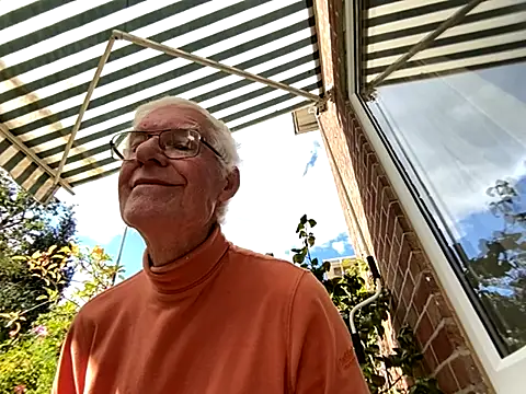 Snapshot of bigears chatting on 23, 9, 2025 bigears online show from 23, 9, 2025