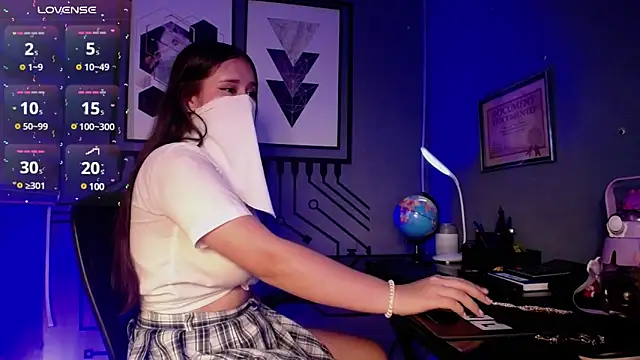 Snapshot of LeilaRasi chatting on 8, 2, 2025 LeilaRasi online show from 8, 2, 2025