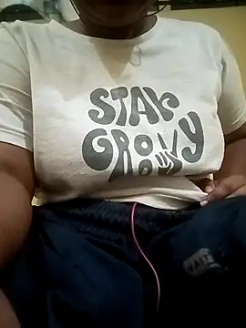 Snapshot of mallugrl123 chatting on 28, 10, 2025 mallugrl123 online show from 28, 10, 2025