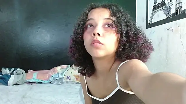 Snapshot of Lola-Pretty chatting on 7, 10, 2025 Lola-Pretty online show from 7, 10, 2025