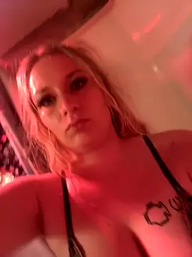 Snapshot of kcmo1010 chatting on 20, 11, 2025 kcmo1010 online show from 20, 11, 2025