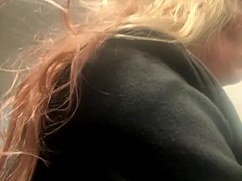 Snapshot of kcmo1010 chatting on 25, 11, 2025 kcmo1010 online show from 25, 11, 2025