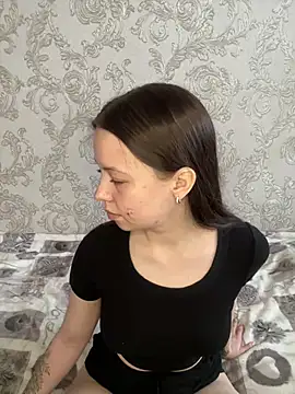 Arielle Swan online show from 5, 3, 2025